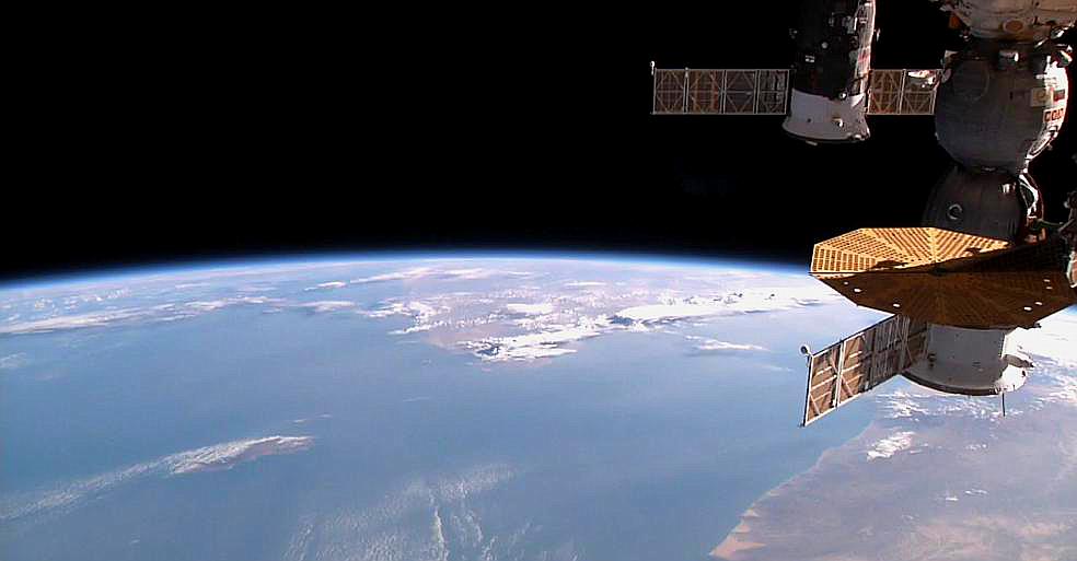 __oort__'s tweet photo. 534km SW of Muscat #Oman 🇴🇲 https://t.co/q0vYPr7ZT8 https://t.co/wPdjoP70UD