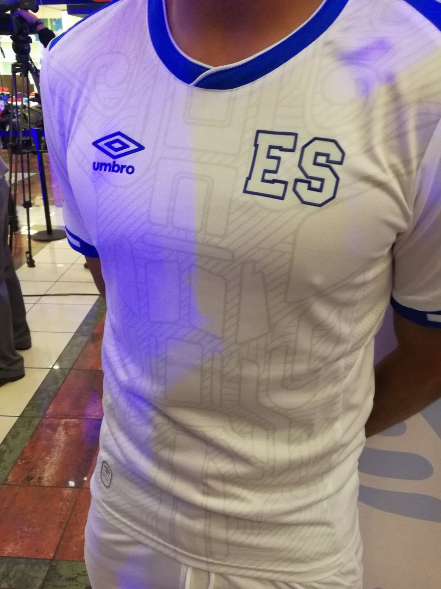 UMBRO: Nueva camisa de La Seleccion Nacional en el 2017. DCZ6NrhUMAAsFpI