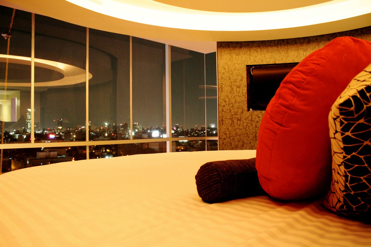 vboutiquehotels's tweet photo. Dale vueltas a la imaginación en la cama giratoria de nuestra Sky Suite 
https://t.co/e5yhte89Fm https://t.co/FcRdFxsJf0