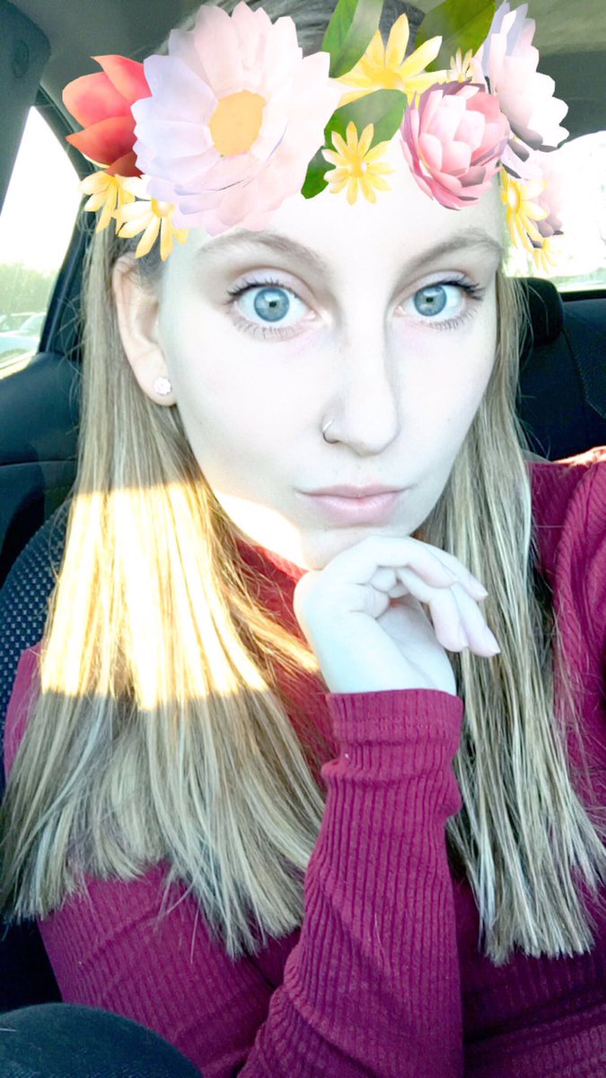 Neverr4get's tweet photo. Hey guys. My name is Catie and my head is 10 times the size of my body😎 #Thorback https://t.co/sG4UdOL5NZ