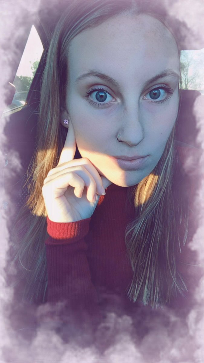 Neverr4get's tweet photo. Hey guys. My name is Catie and my head is 10 times the size of my body😎 #Thorback https://t.co/sG4UdOL5NZ