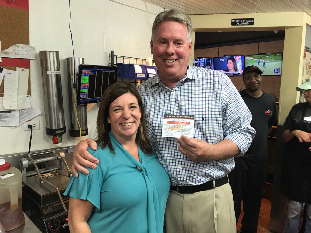 JimTuhy's tweet photo. TP with some well deserved recognition for Beth for her outstanding KPI results! #chilislove https://t.co/eEy8ye44RN