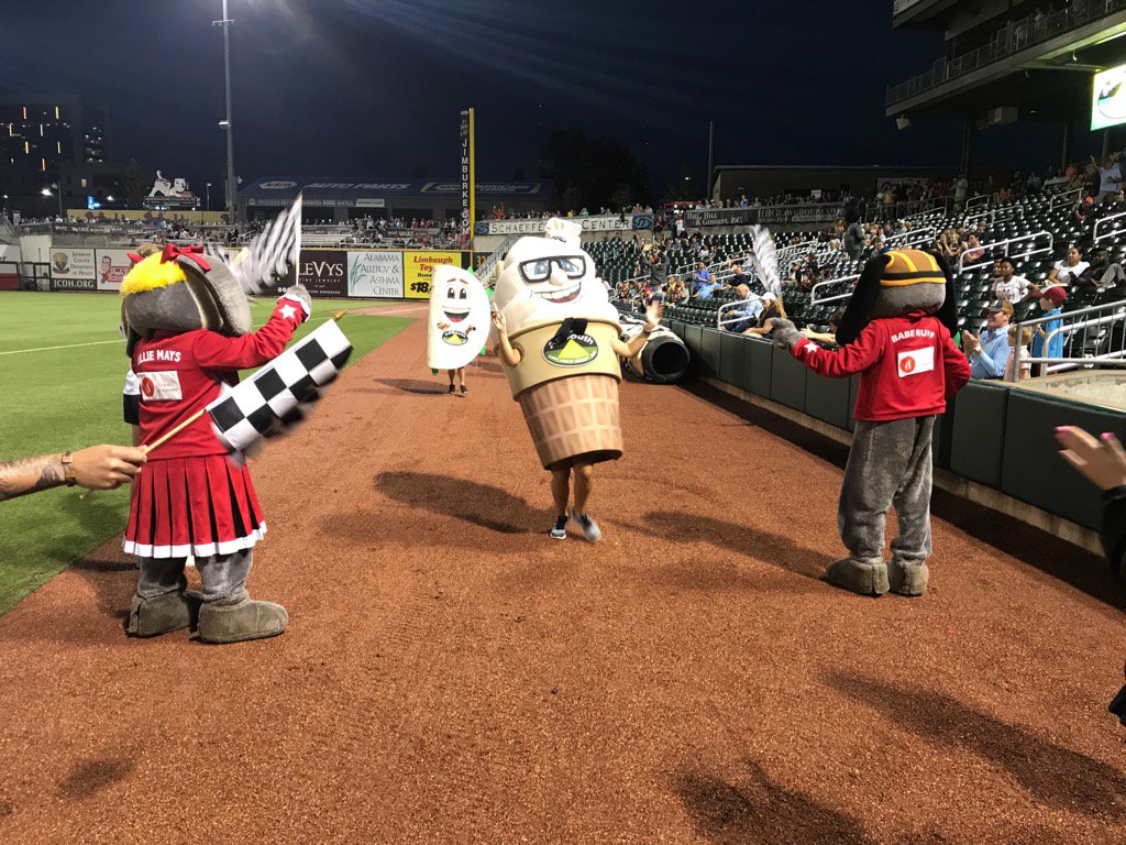 SammyLegend16's tweet photo. Winner winner no chicken dinner but one win closer to first place in the @AllSouthApp #FastFoodRace Standings! https://t.co/JDpaljOVg5