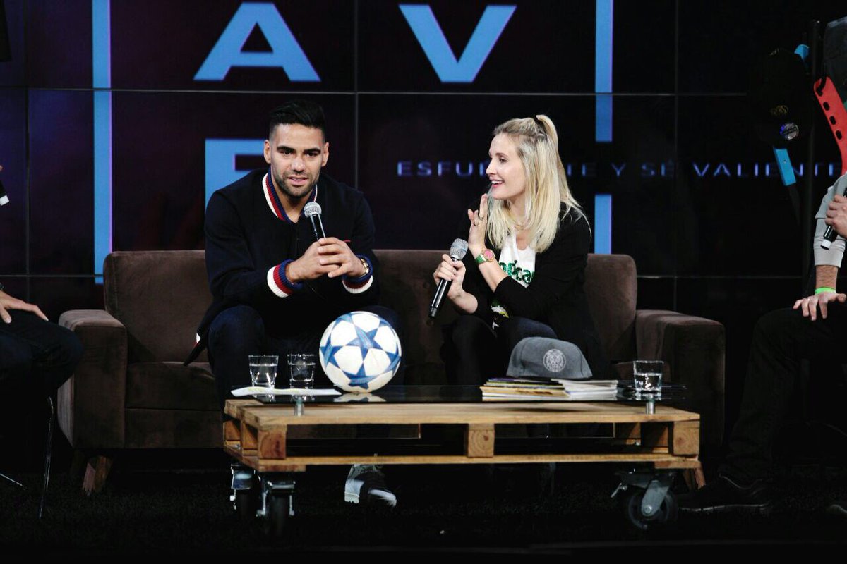 JonaDigital's tweet photo. Grande @FALCAO #FalcaoyLoreleiSP dando un claro mensaje: #Creer https://t.co/KjcOsM3O8P
