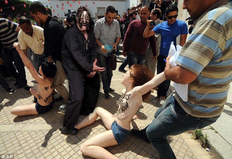 #tbt to when Jesús Murphy came out from UrethrA Studios to greet some protestors. Trouble ensued - 6 were arrested that day.