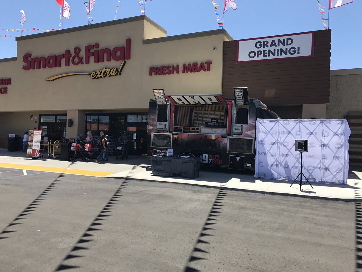 971now's tweet photo. Need 💵? We're giving away $100 to @smartfinal in an enter to win contest. Come win 💰 and #ampradio swag #smartfinal https://t.co/9XV8AJncOJ
