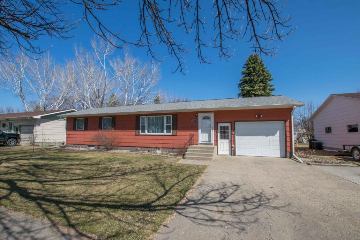 LisaSpicer162's tweet photo. Check out my #listing in #Grafton #ND  #reale... https://t.co/LhxaWQAlCG Century 21 Red River Realty https://t.co/mNrKqiIzbJ https://t.co/MnR0UONPFZ