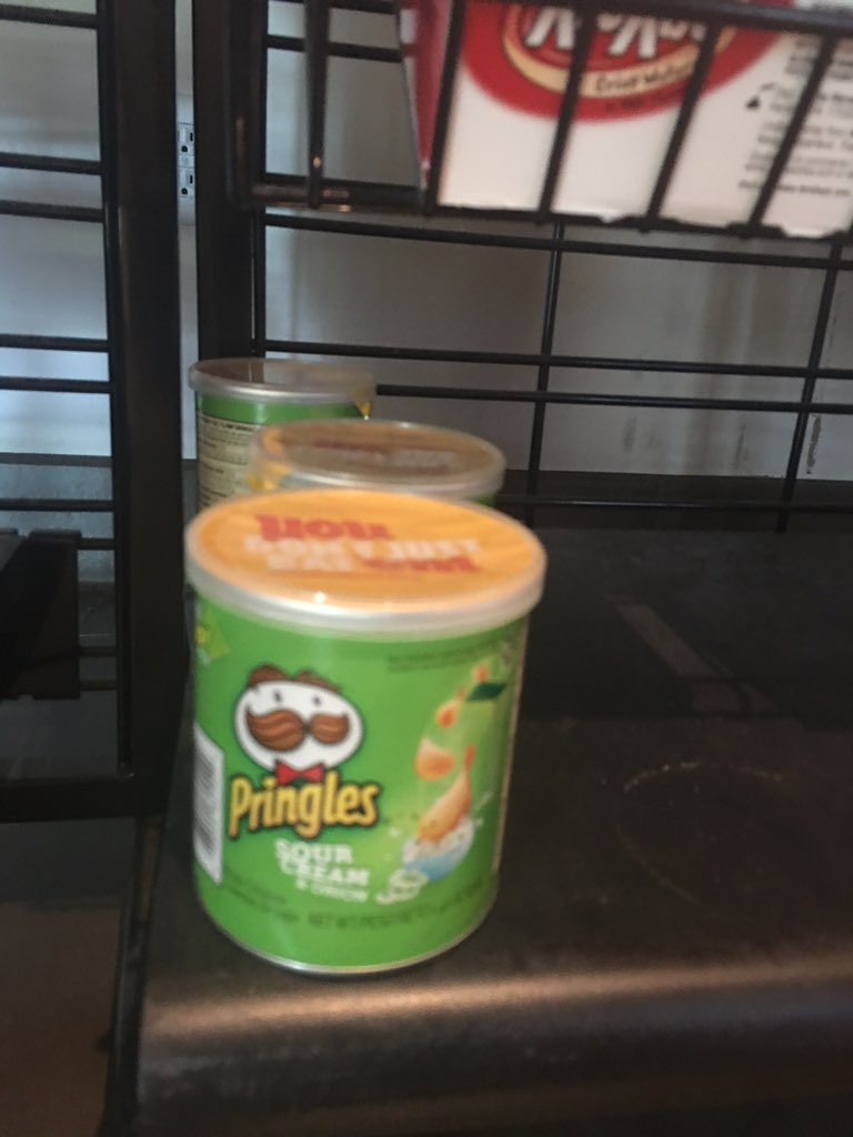 Shann_ME's tweet photo. @MikeSirois @machinesports @TxTechGooner @JasonDFW @carriecoon What I jokingly think about when you guys joke about Pringles. #tinycan https://t.co/uJehKHOtI7