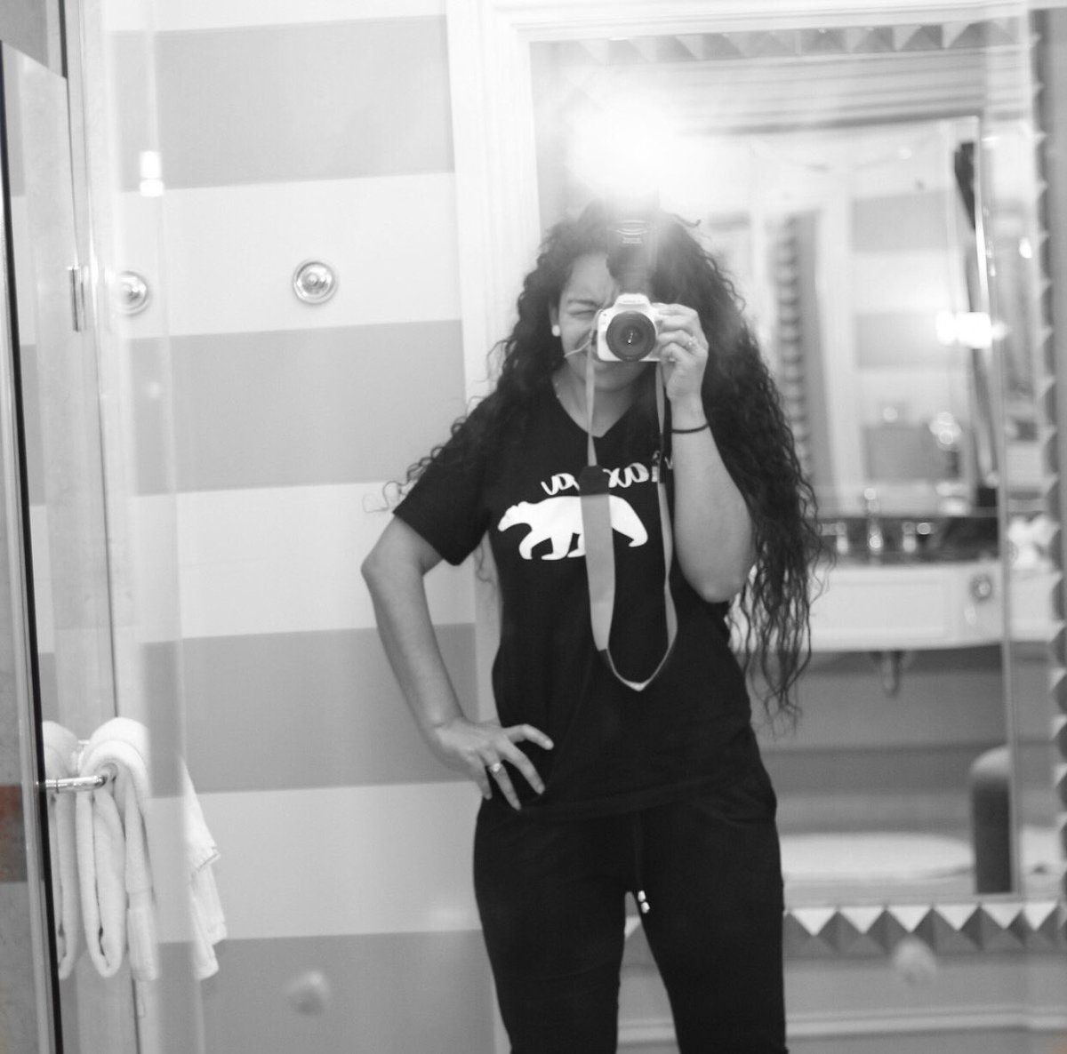 ShopThePosh's tweet photo. The #Posh life! tee👉🏼 @CrunchyCuts https://t.co/9Mty6s51iu