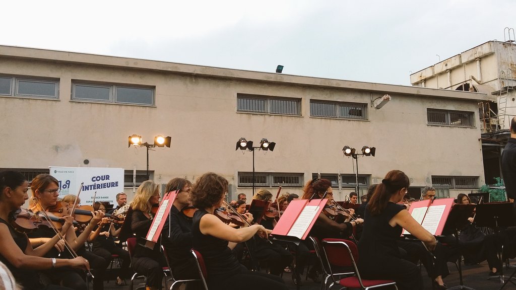 #SymphonieDuNouveauMonde #AntonDvorak jouée en plein air au #109 #SangNeuf #Abattoirs par Orchestre de l'Opéra👍👏 
#Nice06 @sortircotedazur