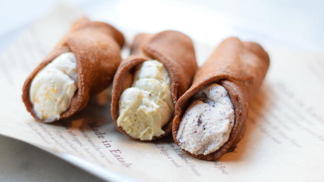 Holy cannoli! New @EatalyChicago pastry bar kicks off with creative chef series, details by yours truly fw.to/IyNoafR