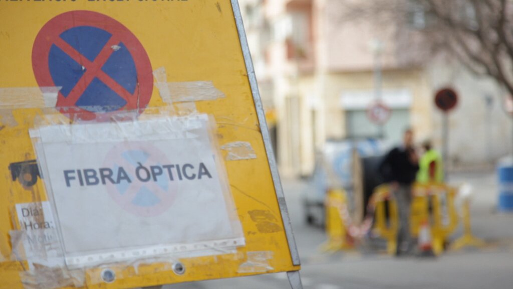 3CatInfo's tweet image. Quan el peix petit es menja el gros: operadors locals de telecomunicacions revolucionen el mercat de la fibra òptica
bit.ly/2tsgy6W