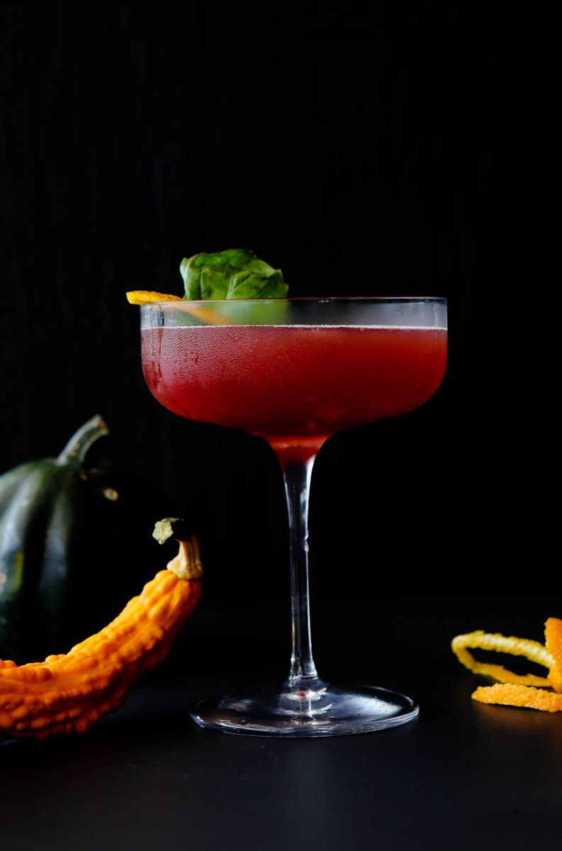EdwardDonCo's tweet photo. Unwind with a pomegranate cocktail tonight. @BauscherHeppUSA #ThirstyThursday #bauscher https://t.co/F1guR2RWtQ