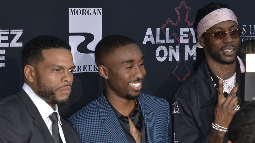 3ative's tweet photo. Tupac Biopic ‘All Eyez on Me’ Premieres in Westwood https://t.co/k33QGLxCAT #Film #VPage #All_Eyez_on_Me https://t.co/Uz6UFtJel4