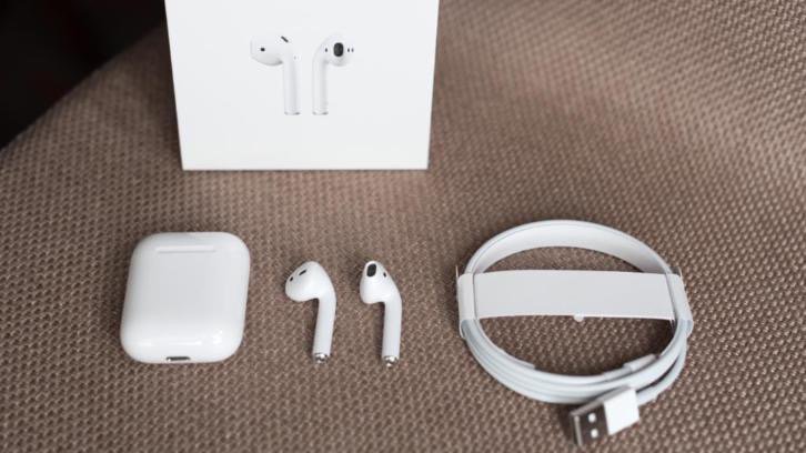 ptjonk's tweet photo. Apple Airpods in nieuwstaat#marktplaats pas op fraudeur actief en wordt niet verwijderd https://t.co/DUSEpAQrfU https://t.co/2oQaFcLCFN