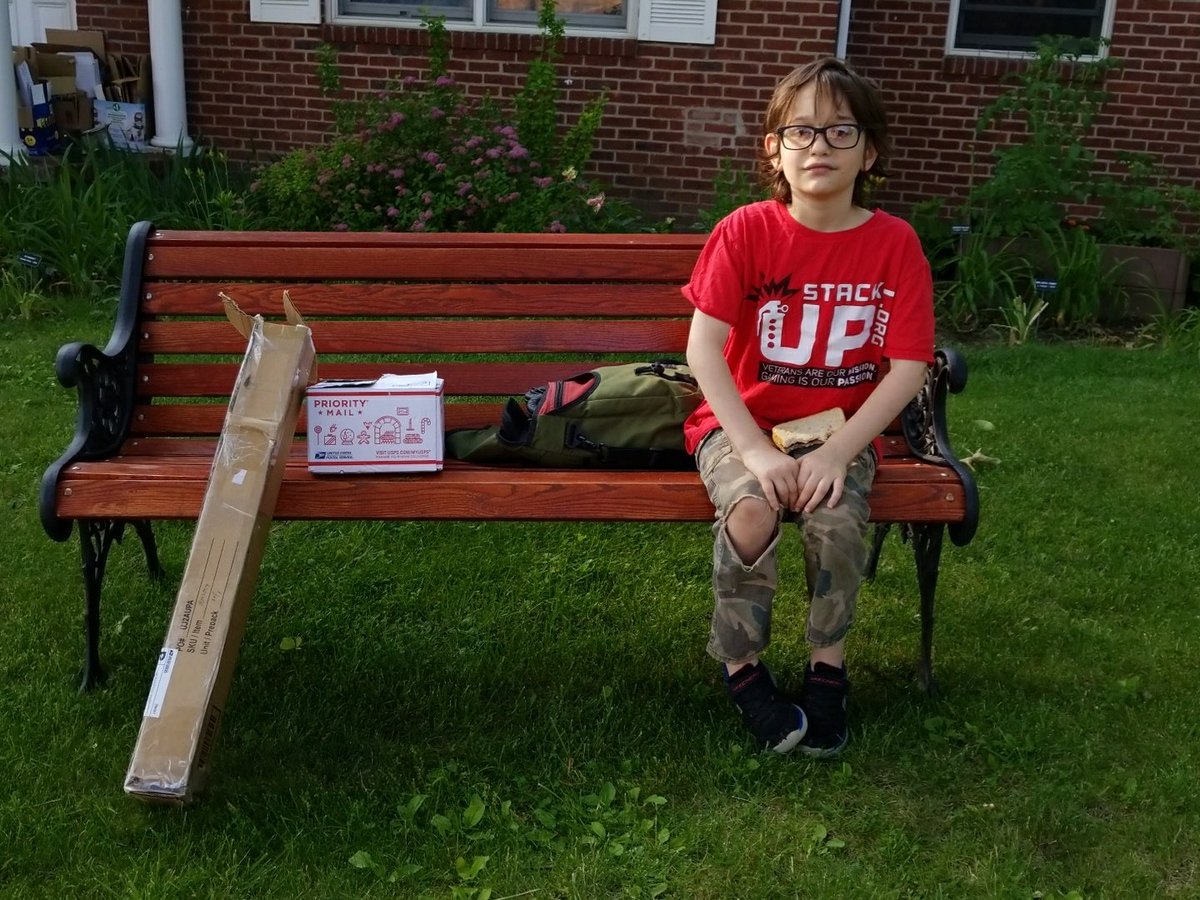 HostaDaylily's tweet photo. #QueensSrack getting ready to go to Cunningham Park and set up our table before the @nyphil concert in the park.
#StackTFup
#RedShirtRaid https://t.co/uQNE1SM2c9