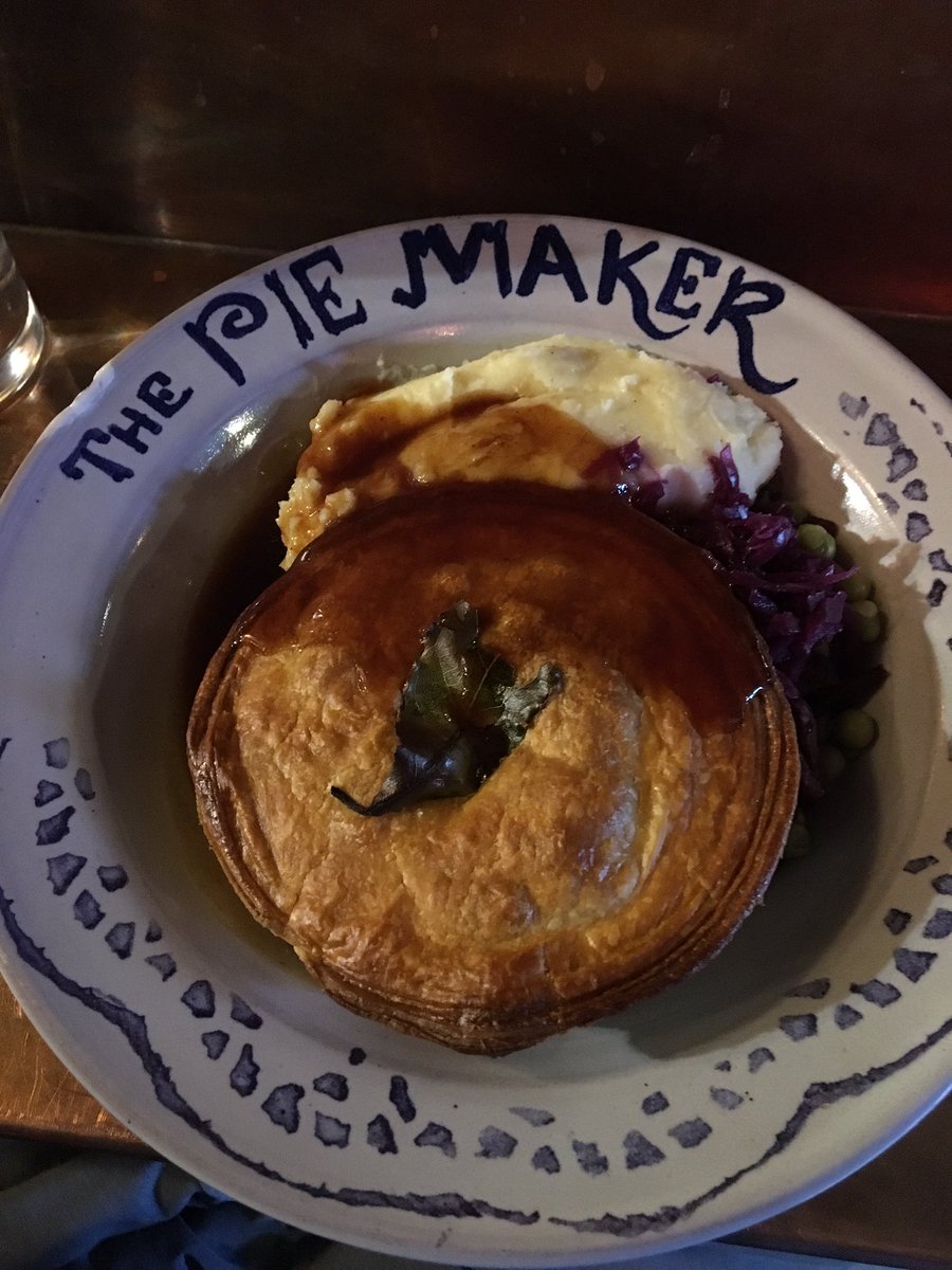 FlatAlbertUF's tweet photo. Had some yummy pie at #ThePieMaker with the #GalwayGals17   #FlatAlbertUF #ThanksTerik #WheresTheSwamp https://t.co/usMaA5P4fT