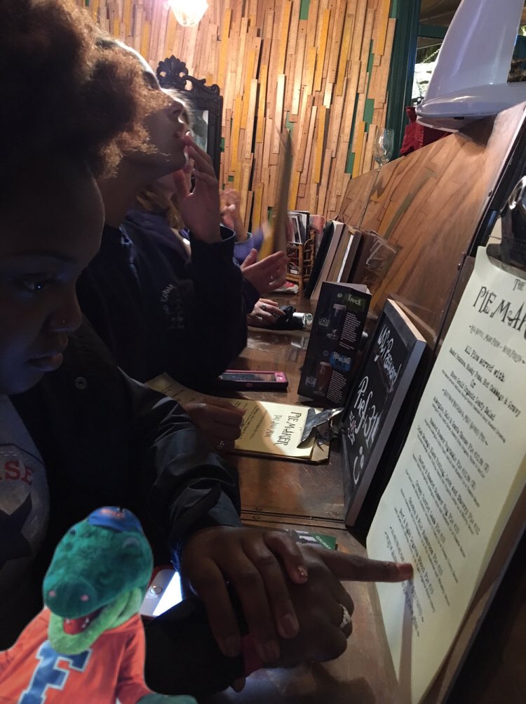 FlatAlbertUF's tweet photo. Had some yummy pie at #ThePieMaker with the #GalwayGals17   #FlatAlbertUF #ThanksTerik #WheresTheSwamp https://t.co/usMaA5P4fT