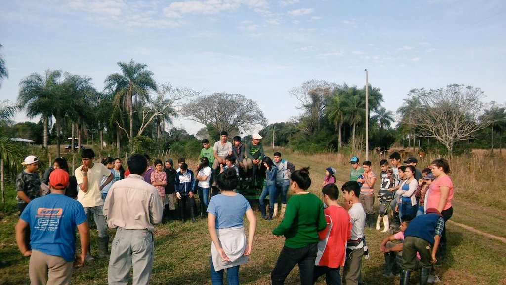 AF_INTA_CTES's tweet image. Sembrando avena negra como cobertura, parcelas de la EFA Tupá Rembiapó en Sta Ana c AER Corrientes #Profeder #REDAE