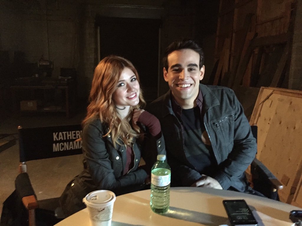 DesirableArtist's tweet image. Best Friend! [@thechoosenoone ]