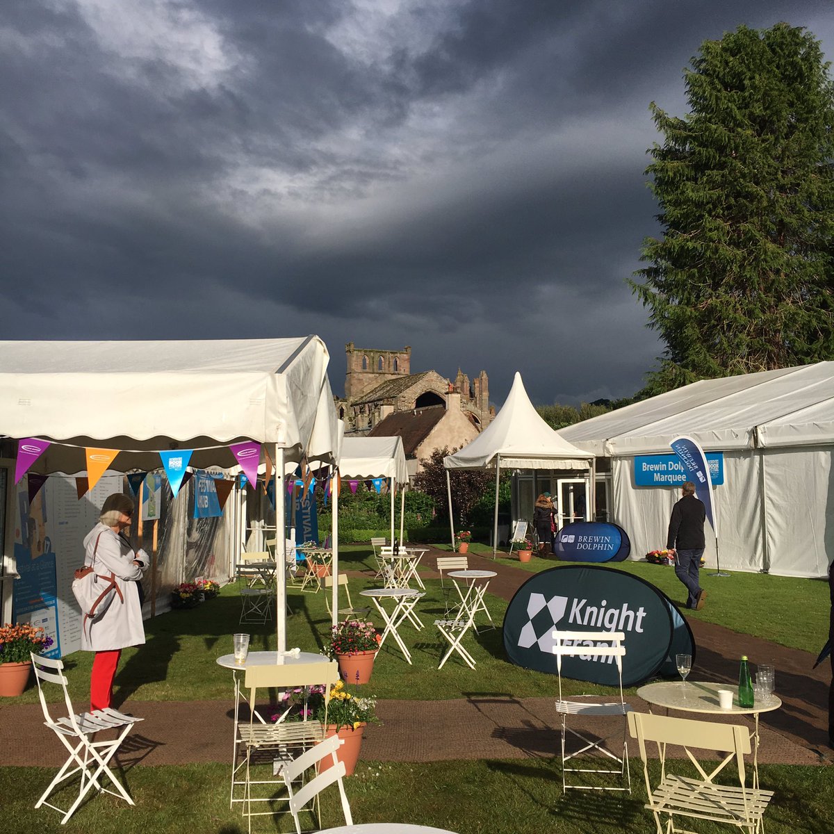 BordersBookFest's tweet photo. Dramatic skies (which we can happily report as mostly shower-free) this evening at #BordersBookFest17 in Melrose #scottishborders https://t.co/UVF3ZggEFV