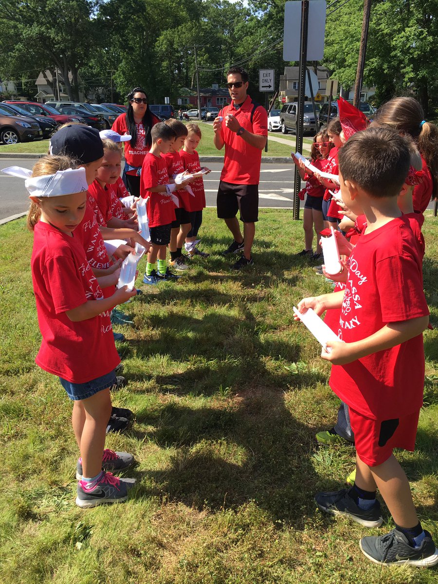 Room2wan's tweet photo. Games, 🎼, 🌭, yearbooks, 😄, &amp; ☀️..what more could u ask for?! Thank u Mr. Milano, Miss T, Mrs. C, and parents!! @WanamassaElem @missgilman8 https://t.co/YBNX1bcJXS