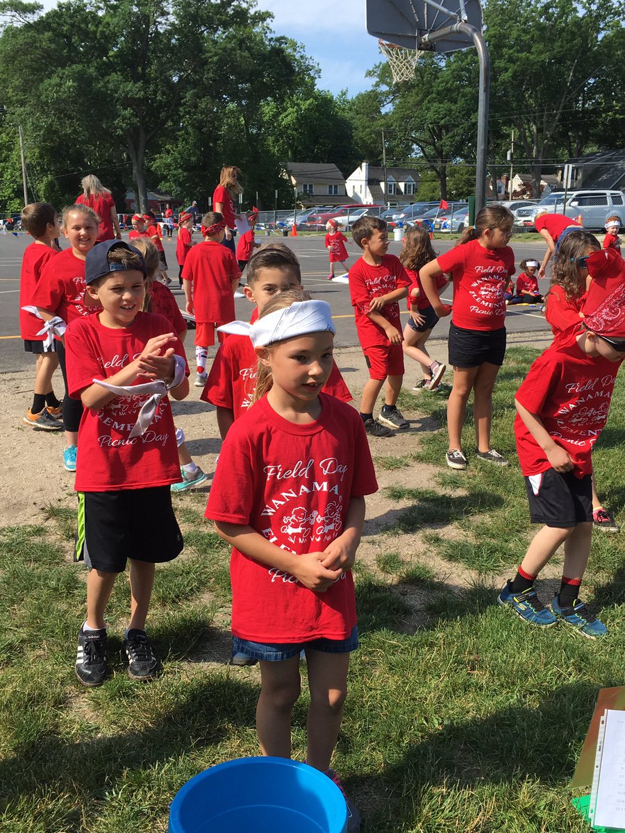 Room2wan's tweet photo. Games, 🎼, 🌭, yearbooks, 😄, &amp; ☀️..what more could u ask for?! Thank u Mr. Milano, Miss T, Mrs. C, and parents!! @WanamassaElem @missgilman8 https://t.co/YBNX1bcJXS