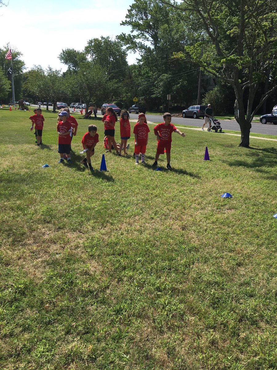 Room2wan's tweet photo. Games, 🎼, 🌭, yearbooks, 😄, &amp; ☀️..what more could u ask for?! Thank u Mr. Milano, Miss T, Mrs. C, and parents!! @WanamassaElem @missgilman8 https://t.co/YBNX1bcJXS