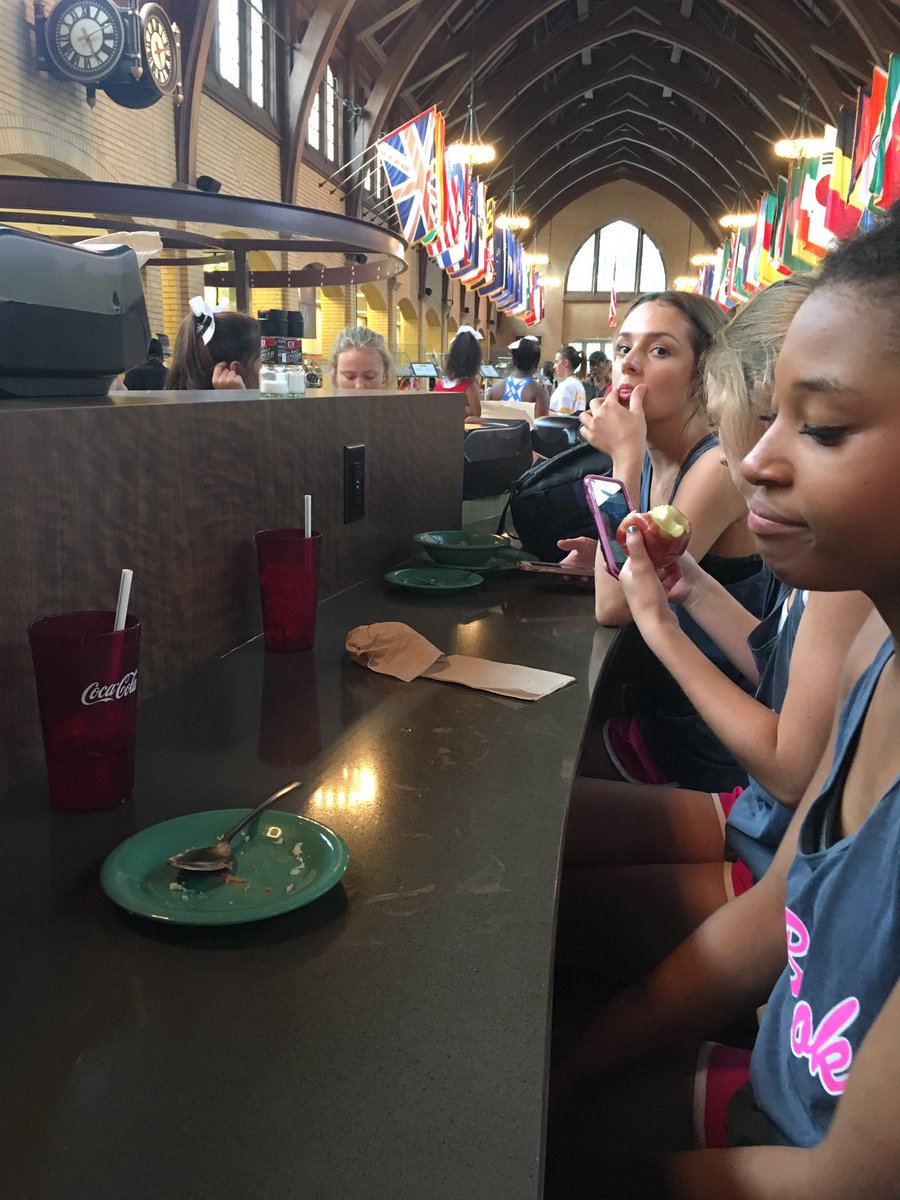 OleBrookCheer's tweet photo. Dinner time! https://t.co/SpQlNWStZe