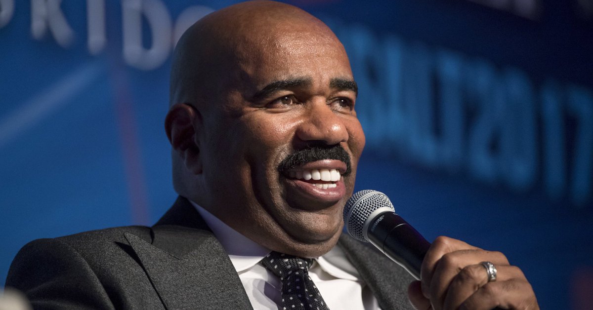 HuffPost's tweet image. Steve Harvey tells Flint resident to enjoy "brown glass of water" huffp.st/ATZeJcq
