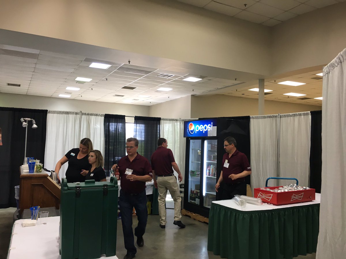 ABPorkCongress's tweet photo. The board of directors pitching in #APC2017 #bbq2017 https://t.co/arqme9DqJt