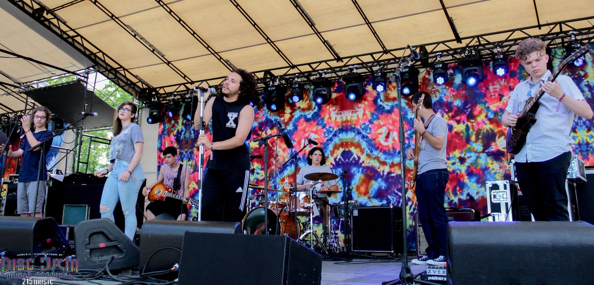 215musicNet's tweet photo. The fresh young talent of #ZachademyFunkAllstars at @DiscJamFestival
These kids can shred! #Discjam2017 https://t.co/NQZQihHRJP