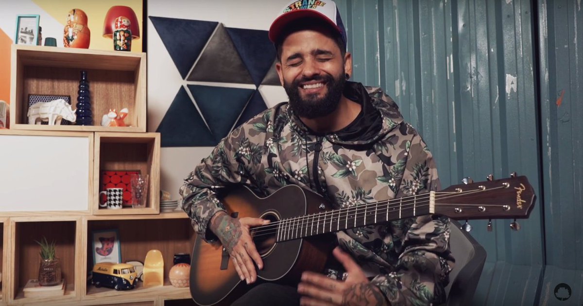 FresnoBSB's tweet photo. .@lucasfresno, em mais um Toque Fresno de Uma Vez Por Todas, ensina a tocar a linda e antiga "STONEHENGE" no violão! https://t.co/ABOt9nd3Ey https://t.co/36Z7710fnm