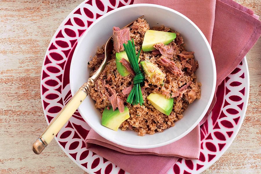 Un'idea per un pranzo estivo? Cuscus con tonno, erbe e #avocado buff.ly/2sestrG