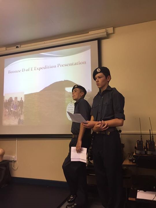 OC1122SqnATC's tweet photo. Cdt's Bayliss, Bennett, Kennedy &amp; Perks complete their Bronze DofE presentation. @StaffsWgDofE @OCStaffsWing @RCWalesandWest1 @ComdtAC https://t.co/nRHsbrI5PL