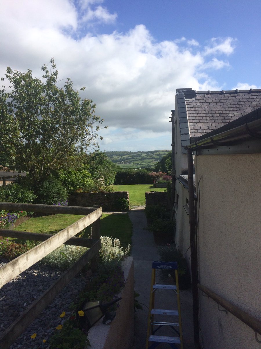Safespec85's tweet photo. Some outside lighting in the sunny Welsh countryside today😎 https://t.co/qjHmvdb6FE