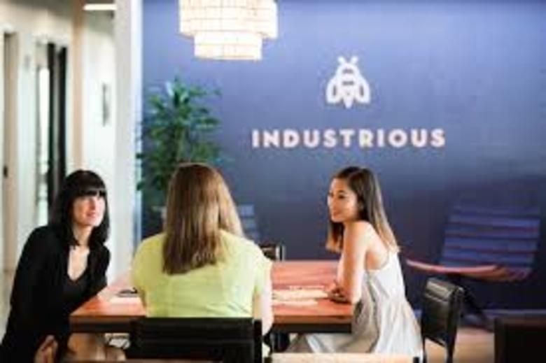 EllevateNtwk's tweet image. If you&apos;re in #Charlotte, sign up for @EllevateCLT&apos;s Happy Hour Meet Up at Essex on June 19: buff.ly/2su5g5O