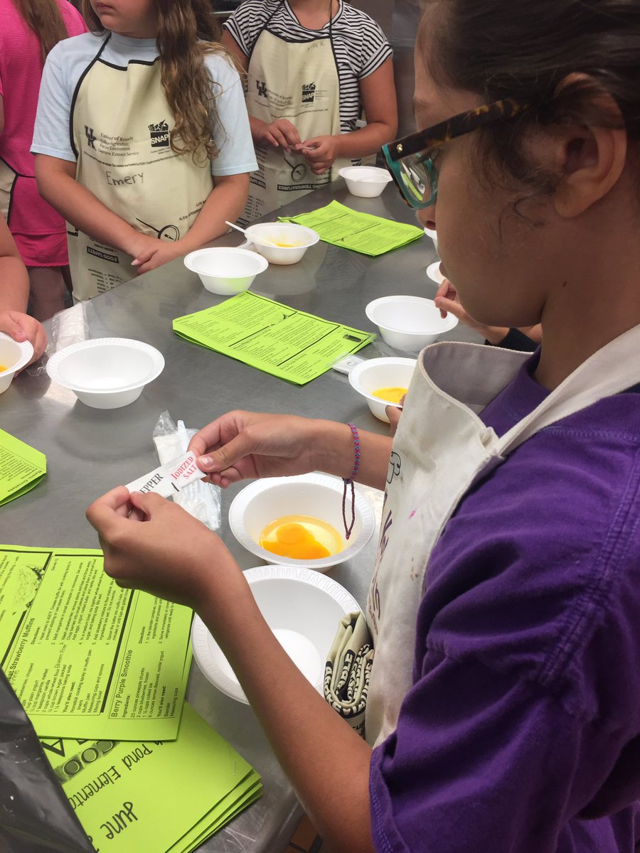 RP_Leadership's tweet photo. Personal omelets and gluten free strawberry muffins = cooking camp day 2! #JrChefs #yummy https://t.co/r6mHUsoBsp