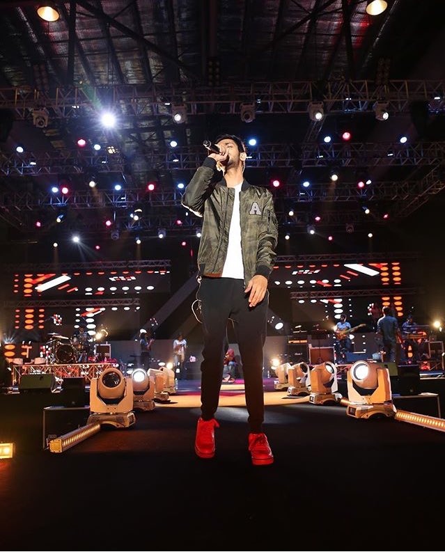 Rehearsals during #AnirudhLiveInSingapore #Throwback 🤘🏻