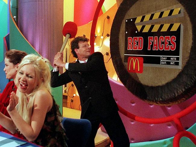 vincemassara's tweet image. I get where he was going with it, but the "Red Symons" interview needed to get the 'gong' about half way through.
#embarassing #redsymons