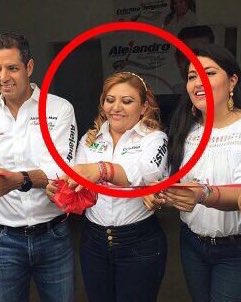 jaimeguerrero08's tweet photo. #LadyBanquetas, CristinaDelgado, (empleada de @alejandromurat). Ordenó con falsedades que fotógrafo NacxitLópez este detenido, ya por 20 hrs https://t.co/tTSTVJmLvv