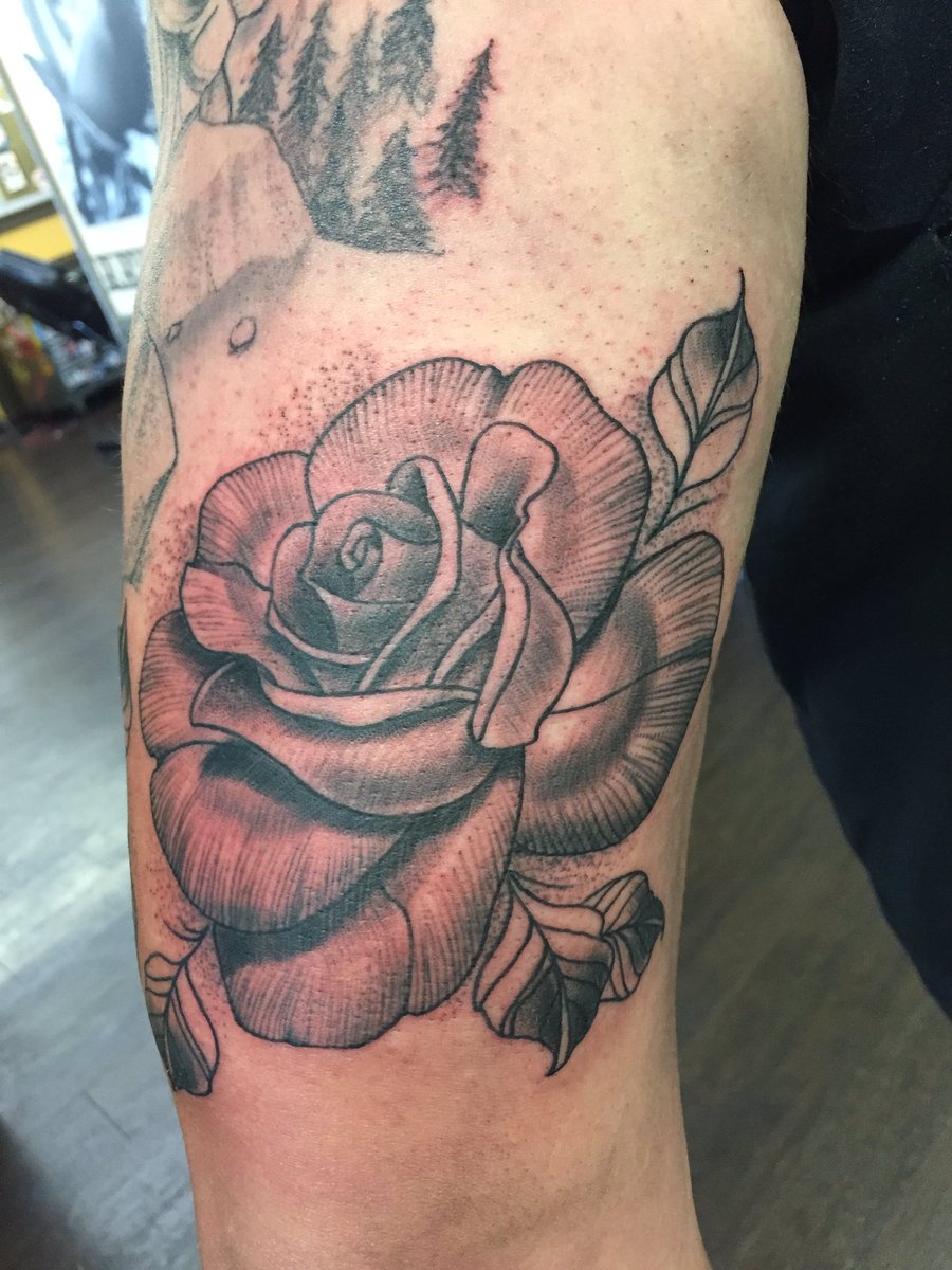 sean_g4's tweet photo. 🌹's for my grandpa and grandma 🙏🏻 https://t.co/YQAAtQ5bRT