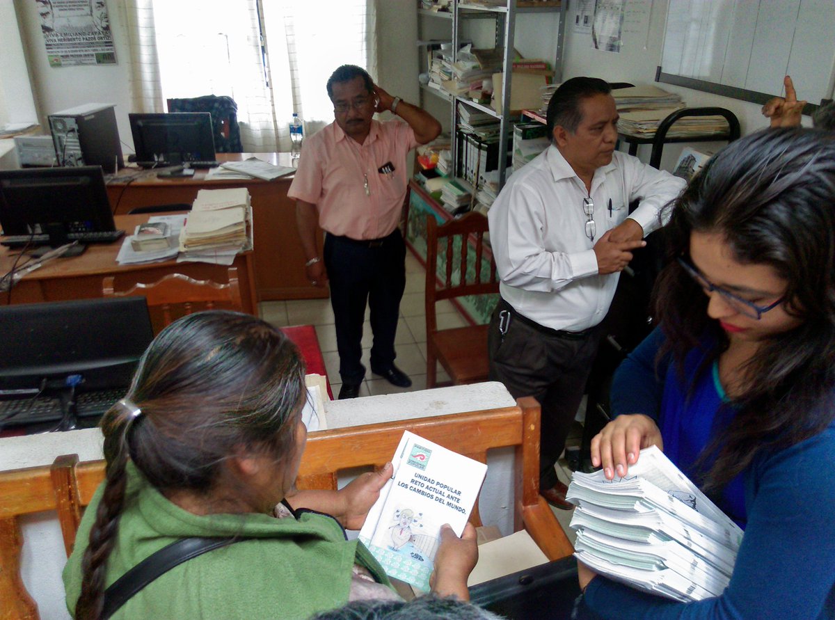 PUPOax's tweet photo. La compañera #VictoriaSanchez compartiendo el mensaje a nuestras #Compas #JuntosConstruyamosLaIgualdad https://t.co/7Io6LeZFCV
