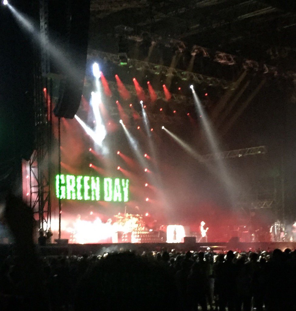 SeroAnt's tweet photo. Yes, I had the time of my life. Thanks @GreenDay this was THE live concert #respect #idays2017 https://t.co/Pd74KtM5Pl