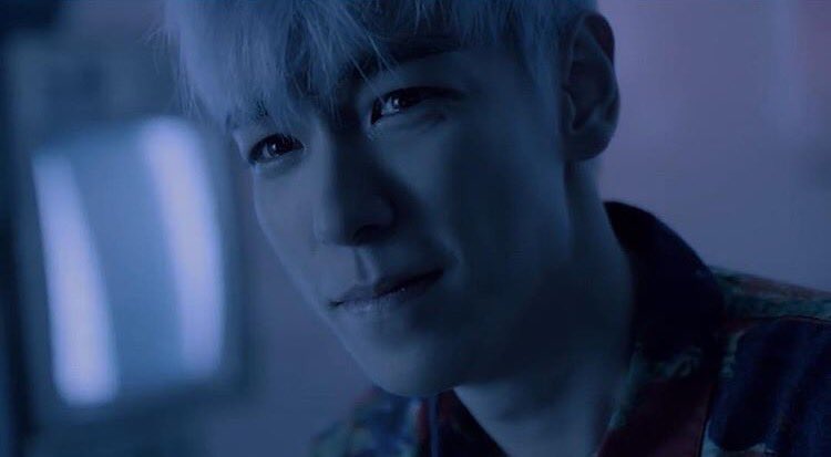 hellyhey's tweet photo. #StayStrongTOP
#getwellsoonTOP
#WeWillWaitForYouTOP 💛อย่าลืมว่ายังมีพวกเราอยู่อีกนะ you always have us by your side💚 https://t.co/bupFxO9yqG