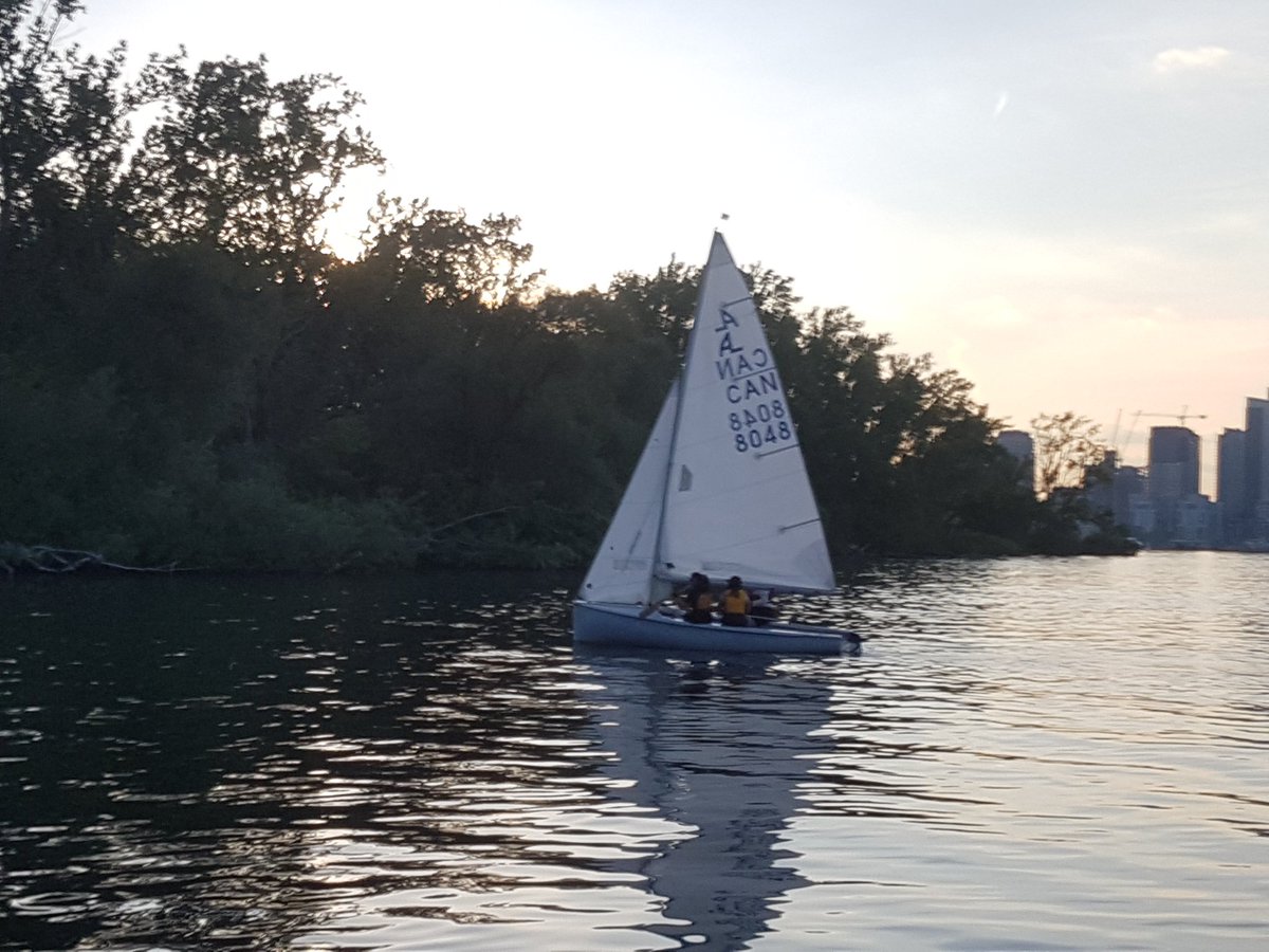 UpdateMePls's tweet image. Sail Paddle Boat?