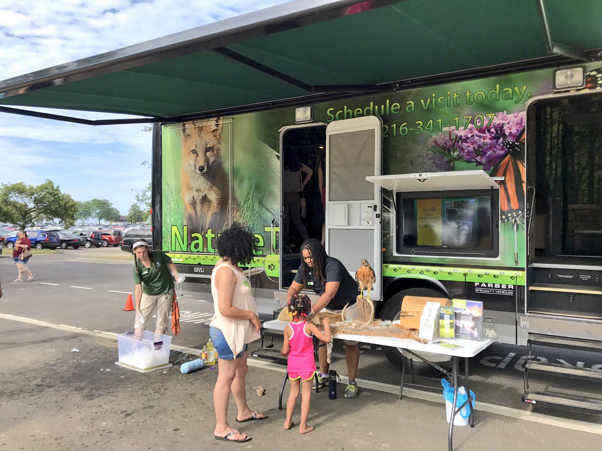 kmanderfield's tweet photo. Bringing the parks to the people @clevemetroparks #NatureTracks on-site at #EdgewaterLIVE; kids connecting with nature #est1917 https://t.co/RFf3WA3Pge
