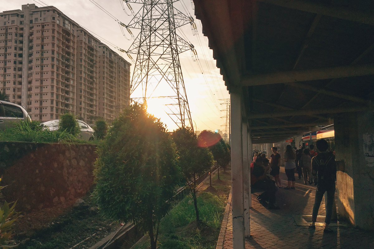 raafikaziz's tweet photo. @twt_fotografi @streetdreamsnyc @thecreatorclass @createexplore_ @estheticlabelco @Artofvisuals @urbanexploremy @teamcozy Salam Jumaat.

iPhone SE + LR Mobile + VSCOCam.

#iphoneonly #shotoniphonese https://t.co/BPi8AQUWMz