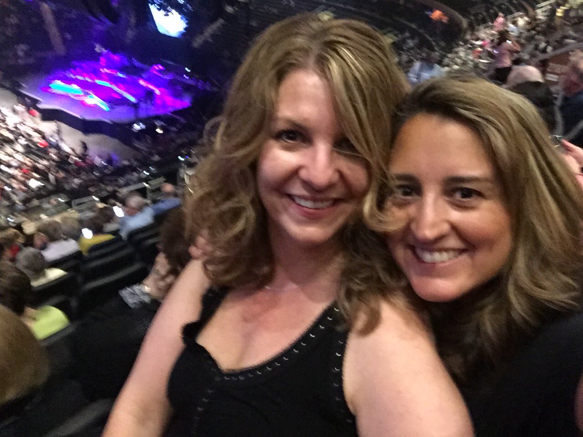Micki4800's tweet photo. Can't wait to see Neil Diamond's 50th Year Anniversary Tour @TheGarden #TweetCaroline #NeilDiamondMSG https://t.co/N2aJbd7Vuo
