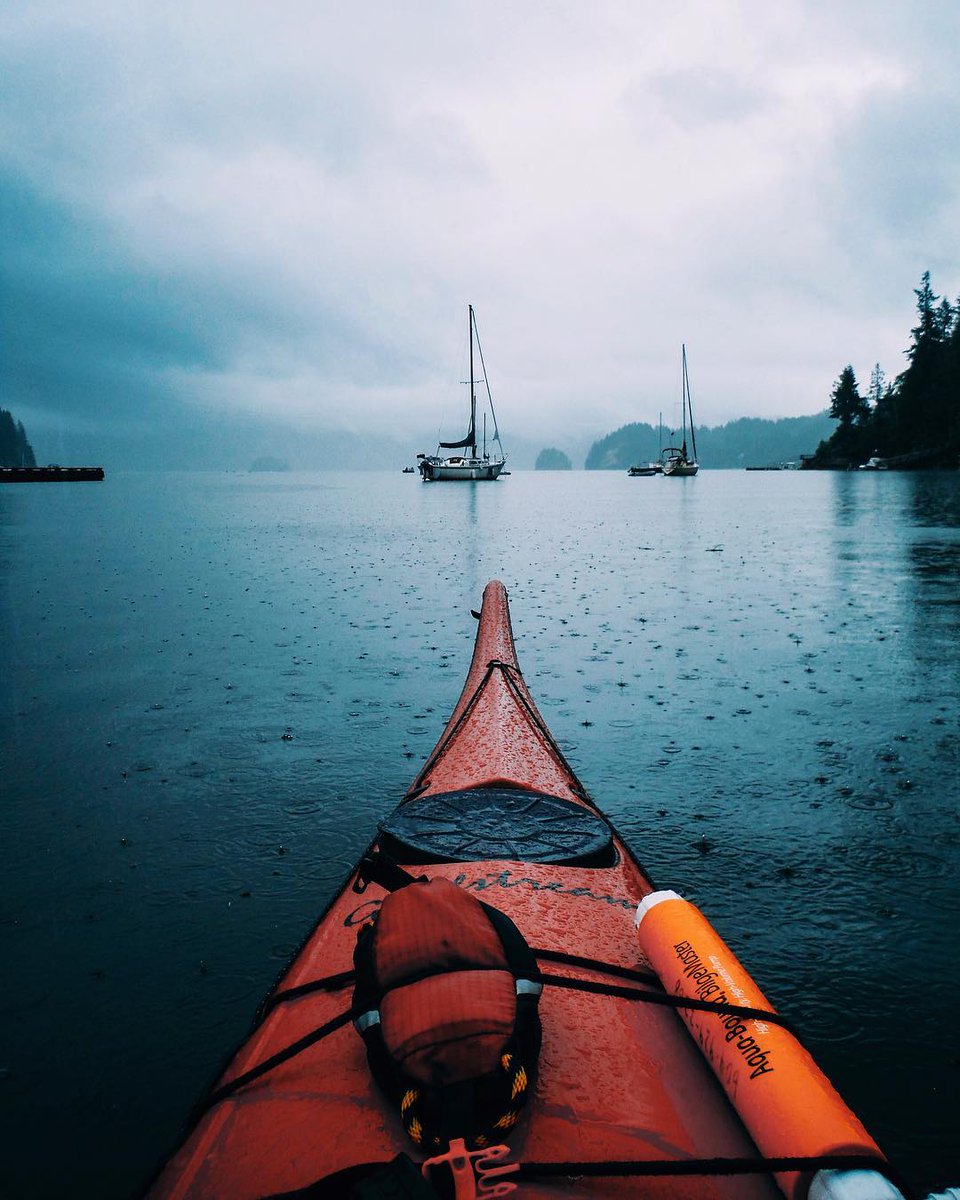 MyVancouver's tweet image. Rainy day kayaks in Deep Cove ☔🌲 // Photo: theplaidshirt / Instagram (ow.ly/oeih30cCxdO)